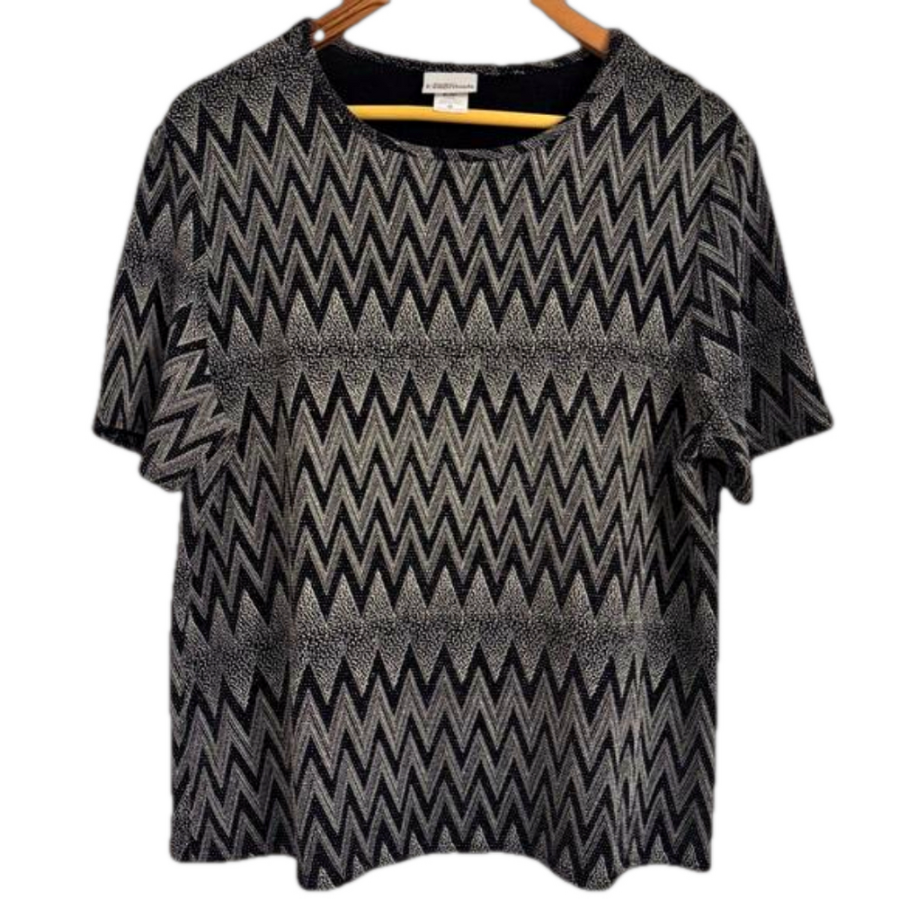 Modern Essentials Women’s Size XL Black Zig Zag Print Short Sleeve Top